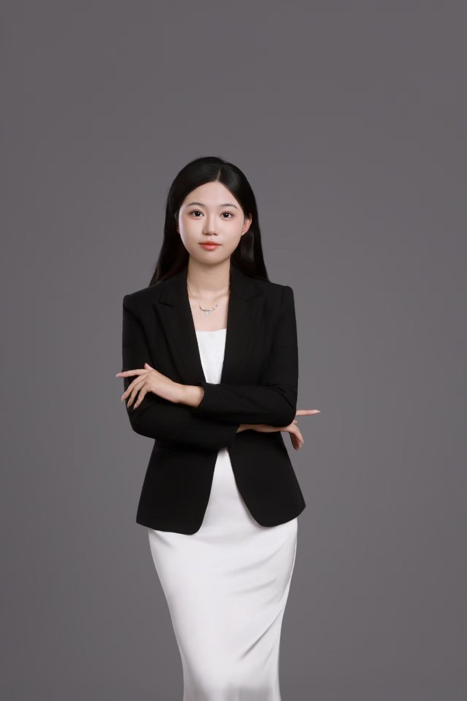 杨亚玲 · CMO